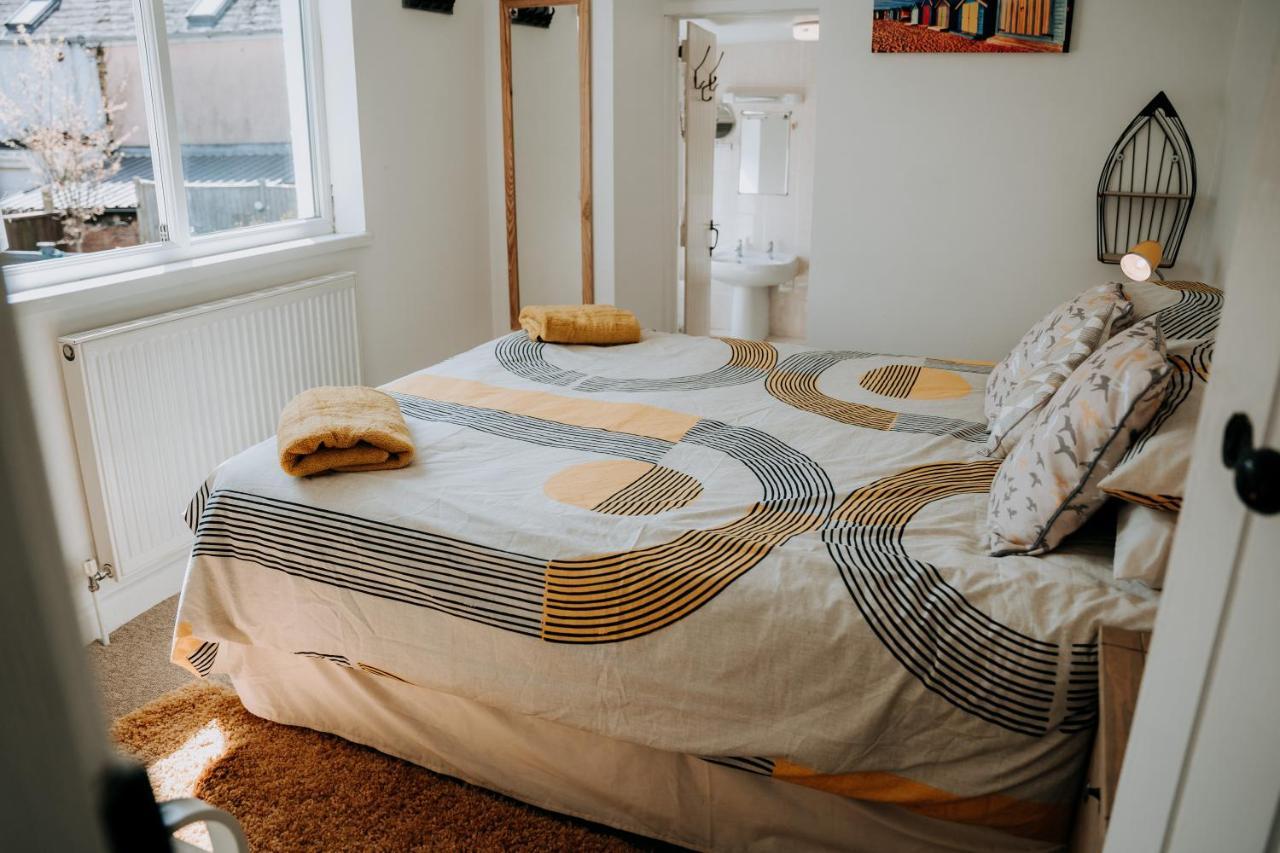 Hamilton Lodge - Cottage Sleeps 8 Fishguard Extérieur photo