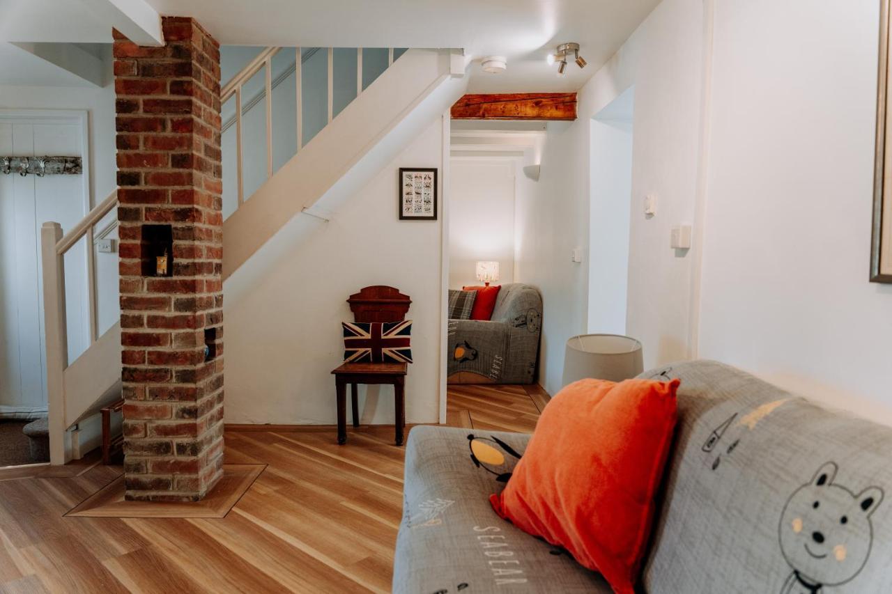 Hamilton Lodge - Cottage Sleeps 8 Fishguard Extérieur photo